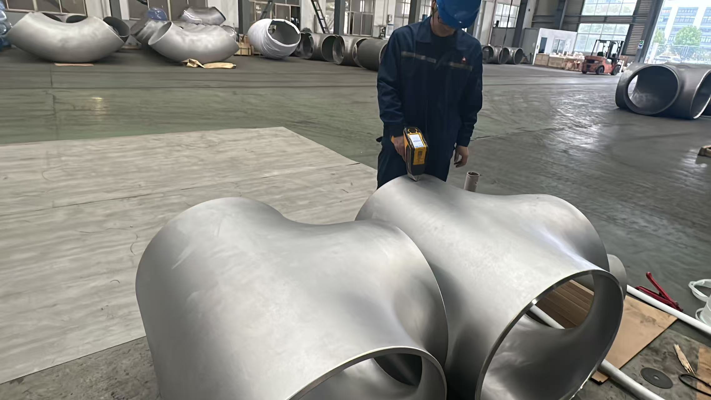 Quality Inspection in Progress for Large-Diameter Stainless Steel Fittings